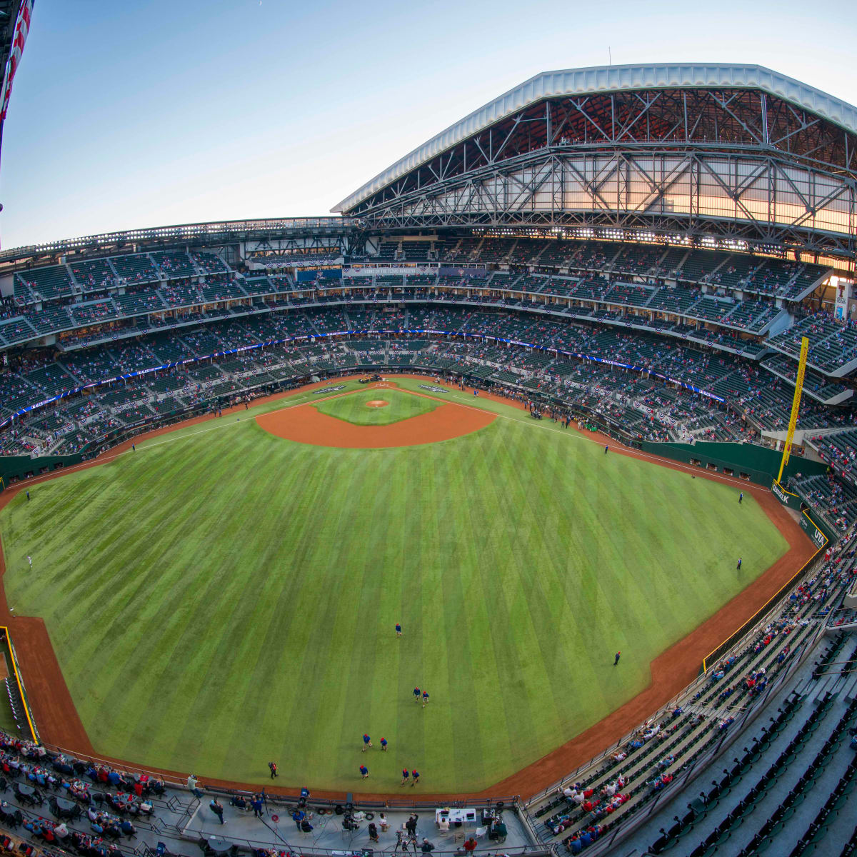 Astros may have roof open for Game 2 of World Series