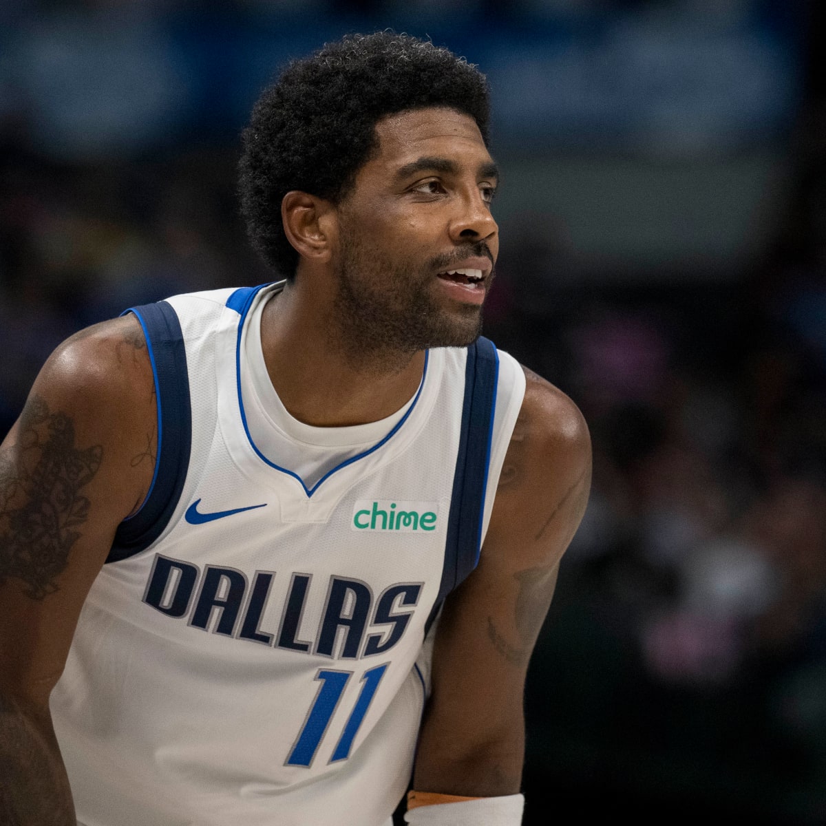 NBA: Kyrie Irving has first practice with Mavericks