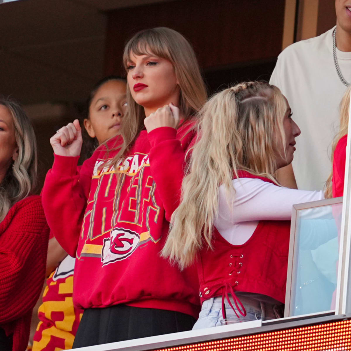 Taylor Swift And Jackson Mahomes At Chiefs vs Chargers, Video