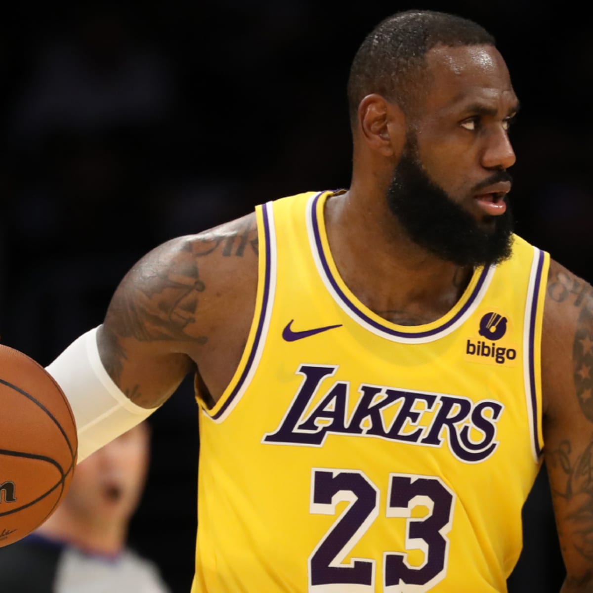 Why did Lakers' LeBron James switch his jersey number from 23 to 6