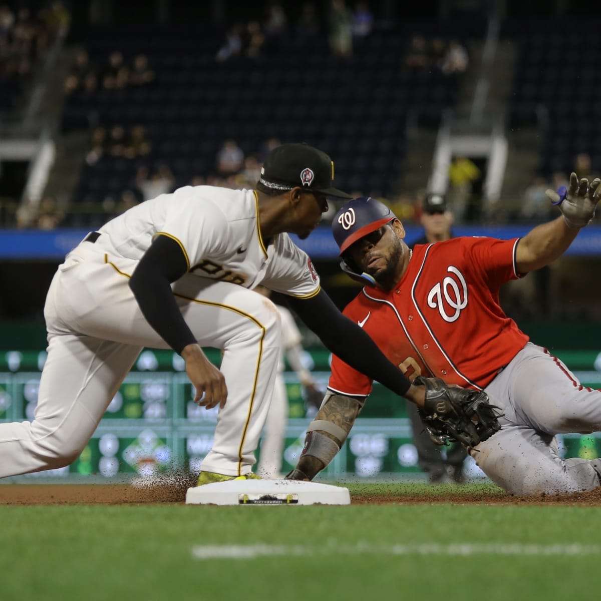 Pittsburgh Pirates' infielder Ke'Bryan Hayes named Gold Glove finalist