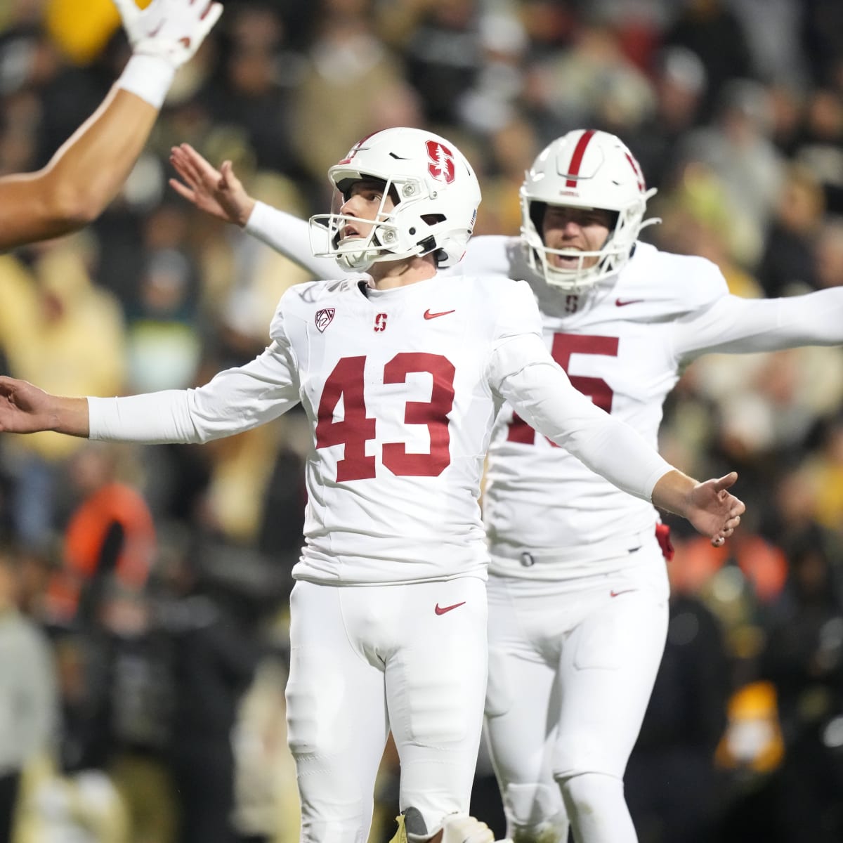 Chess.com on X: BlitzChamps is headed to Stanford! 🌲🏈 Initiated by  Senior Kicker @JoshuaKarty, Stanford University's football team will be  facing off head-to-head on the chessboard! The 8 man bracket starts tomorrow