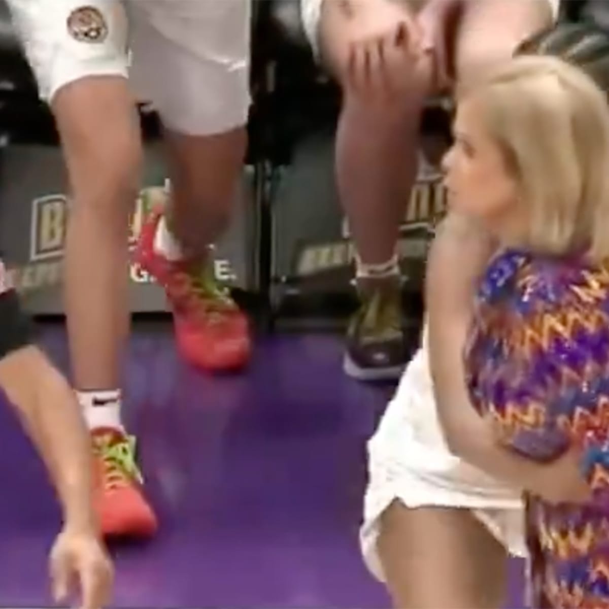 Angel Reese restrains LSU coach Kim Mulkey as fight with ref