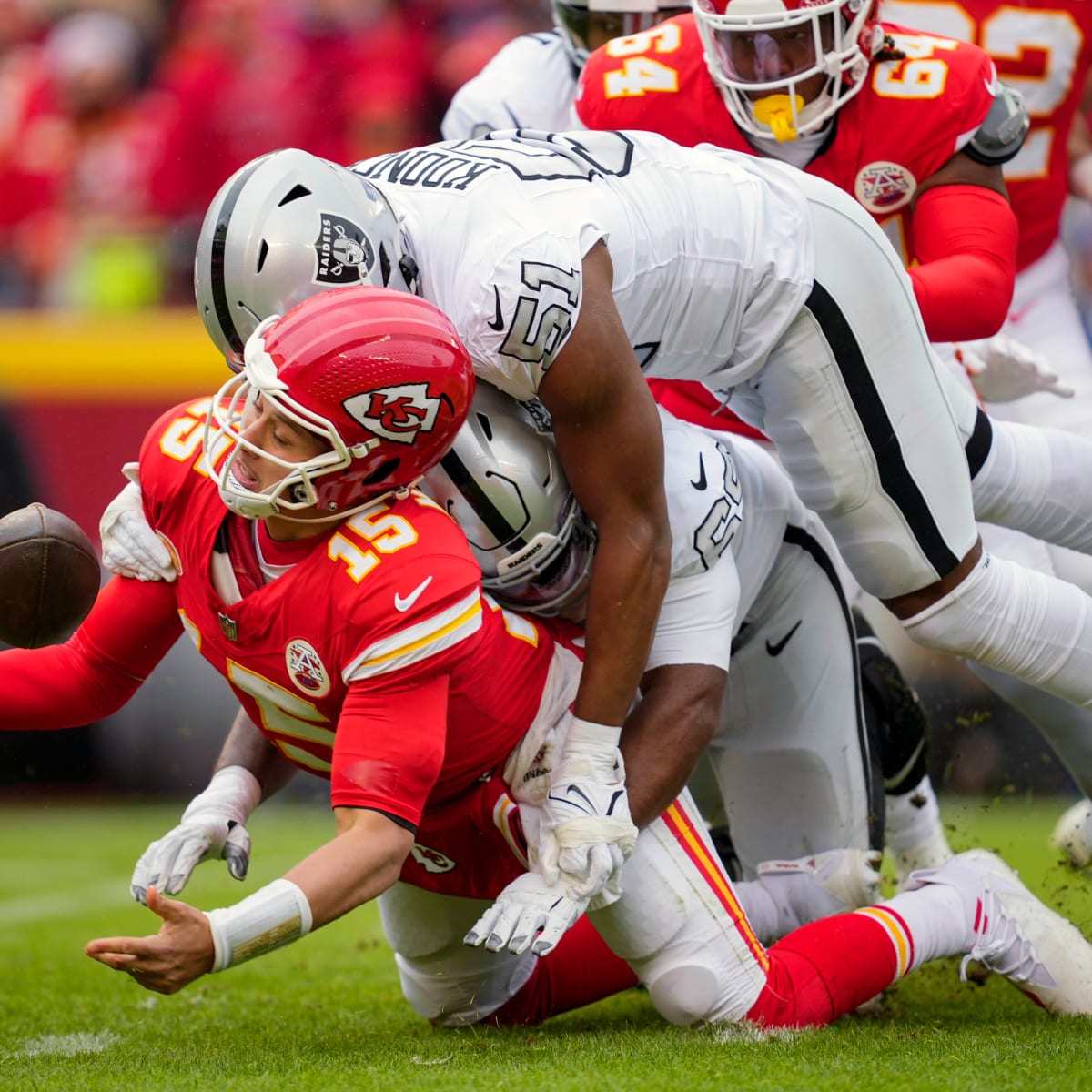 NFL legend critical of Chiefs' performance in loss to Raiders