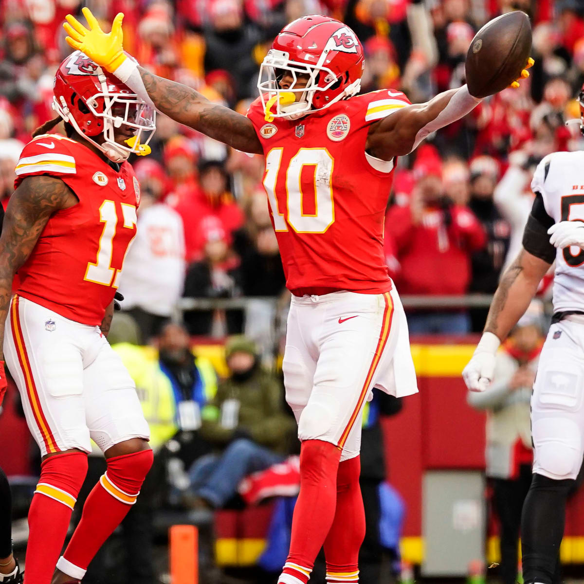 KC Chiefs Found Calm Amid Chaos by Extending AFC West Streak - Sports  Illustrated Kansas City Chiefs News, Analysis and More