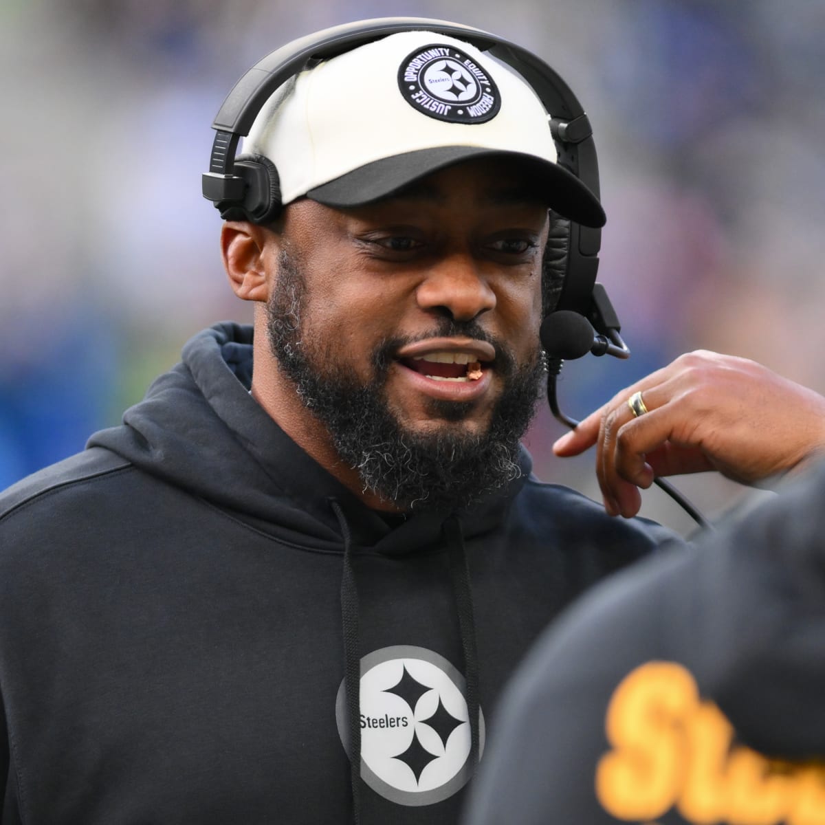 NFL Week 17 Coaching Decisions: Mike Tomlin Keeps Foot on the Gas to Help  Steelers Defeat Seahawks - Sports Illustrated