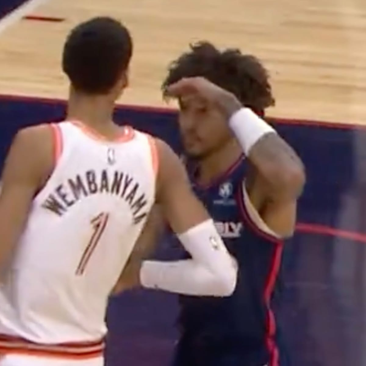 Kelly Oubre Jr. Hilariously Sized Up Victor Wembanyama While Trying to  Guard Him - Sports Illustrated