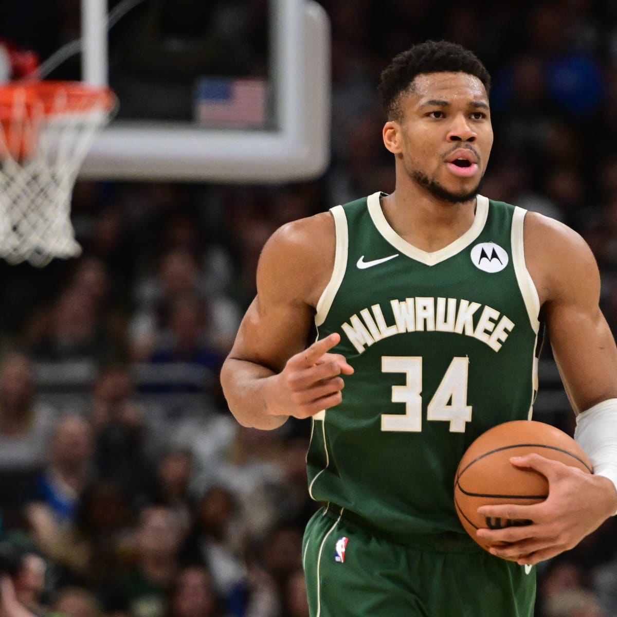 Giannis Antetokounmpo, Bucks dominate Denver Nuggets in Milwaukee