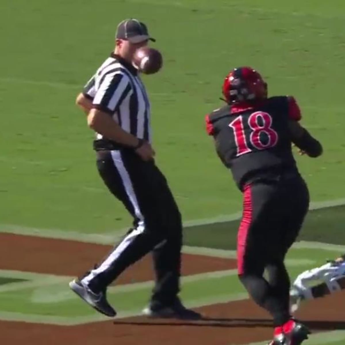 San Diego State's Jalen Mayden nails official in face with football