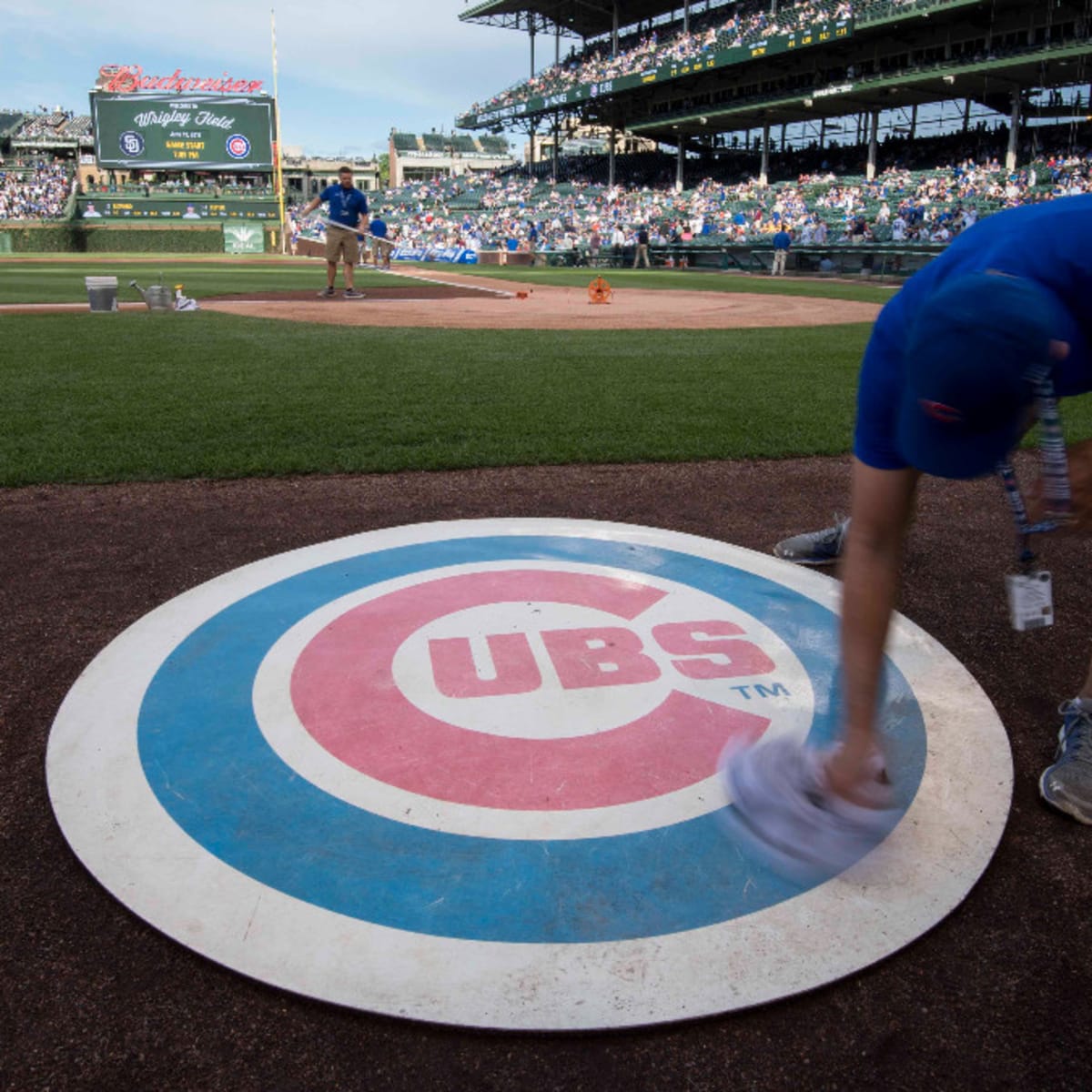 Cardinals and Cubs balance fun and business ahead of weekend