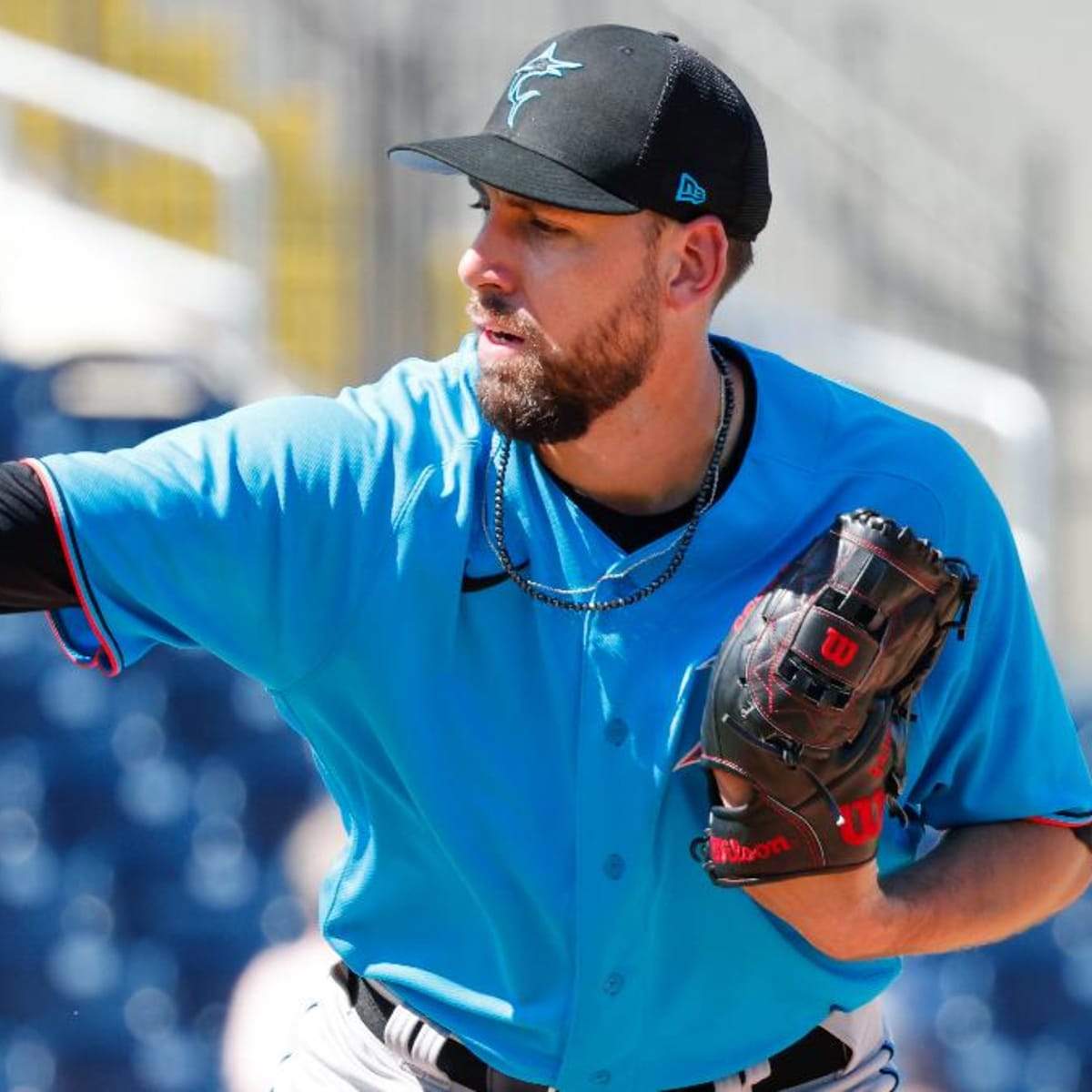 Marlins acquire reliever Matt Barnes in trade with Red Sox