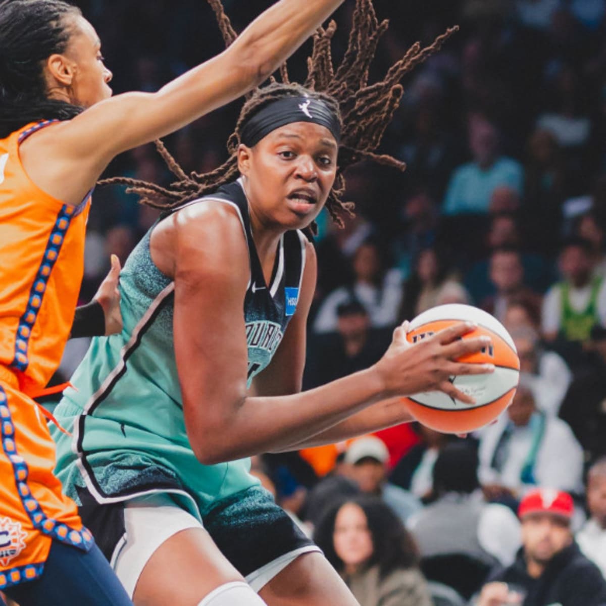 Jones, Stewart lead New York to first WNBA Finals in 21 years with