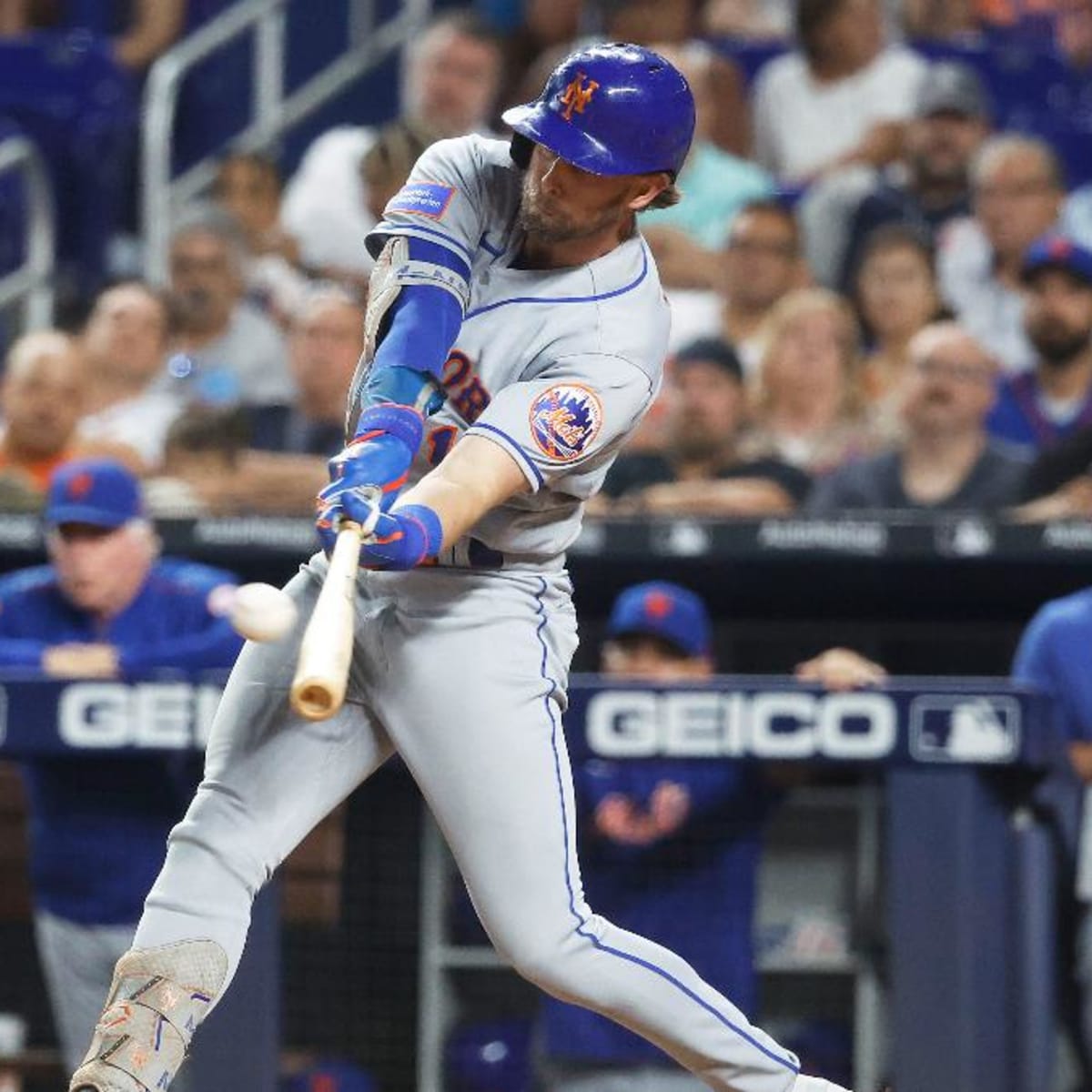 Mets' McNeil has torn elbow ligament, not expected to need surgery