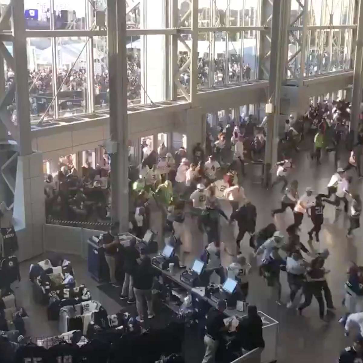 Cowboys fans storm AT&T Stadium entrance ahead of home opener vs. Jets in  Week 2