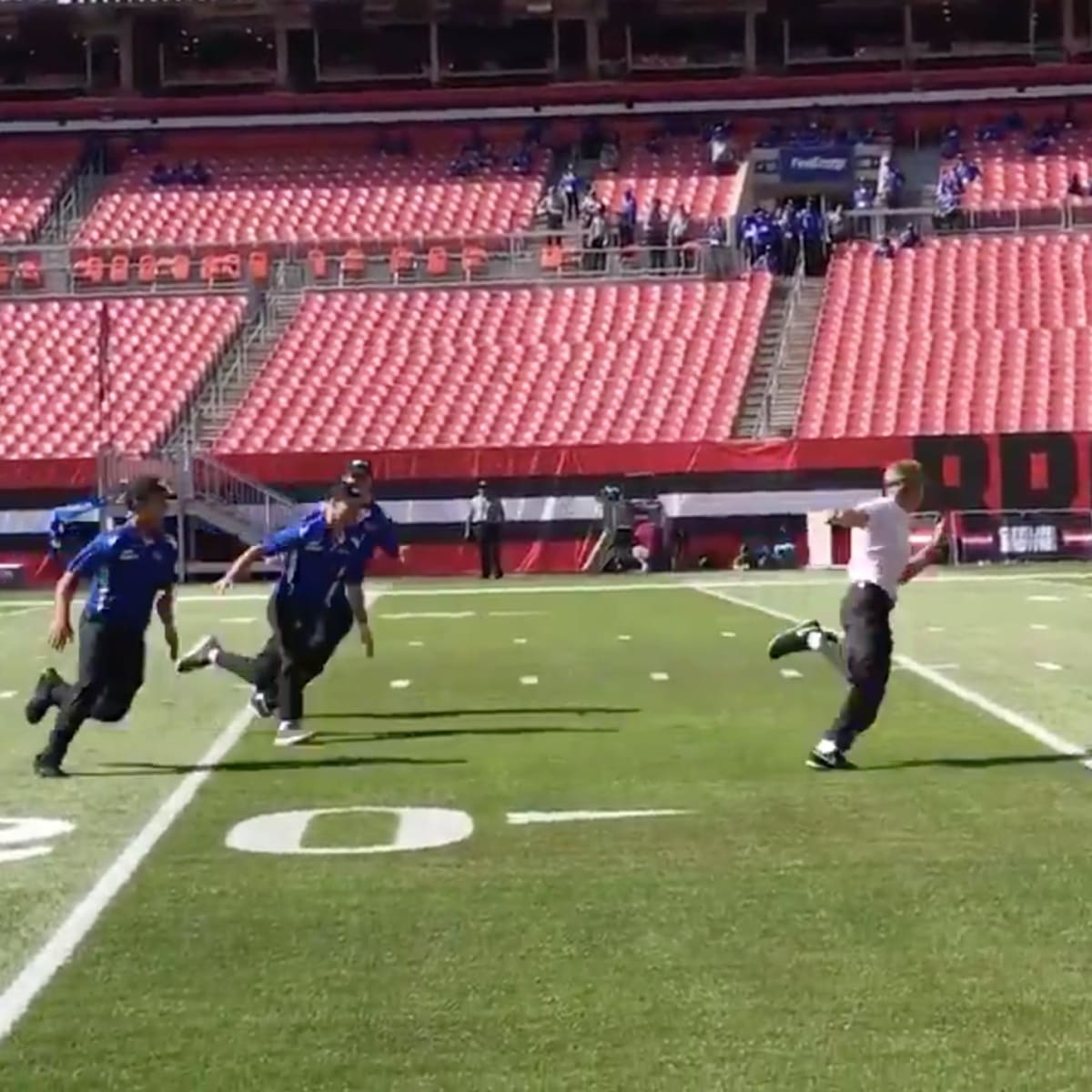 Browns defenders wear boxing gloves in practice