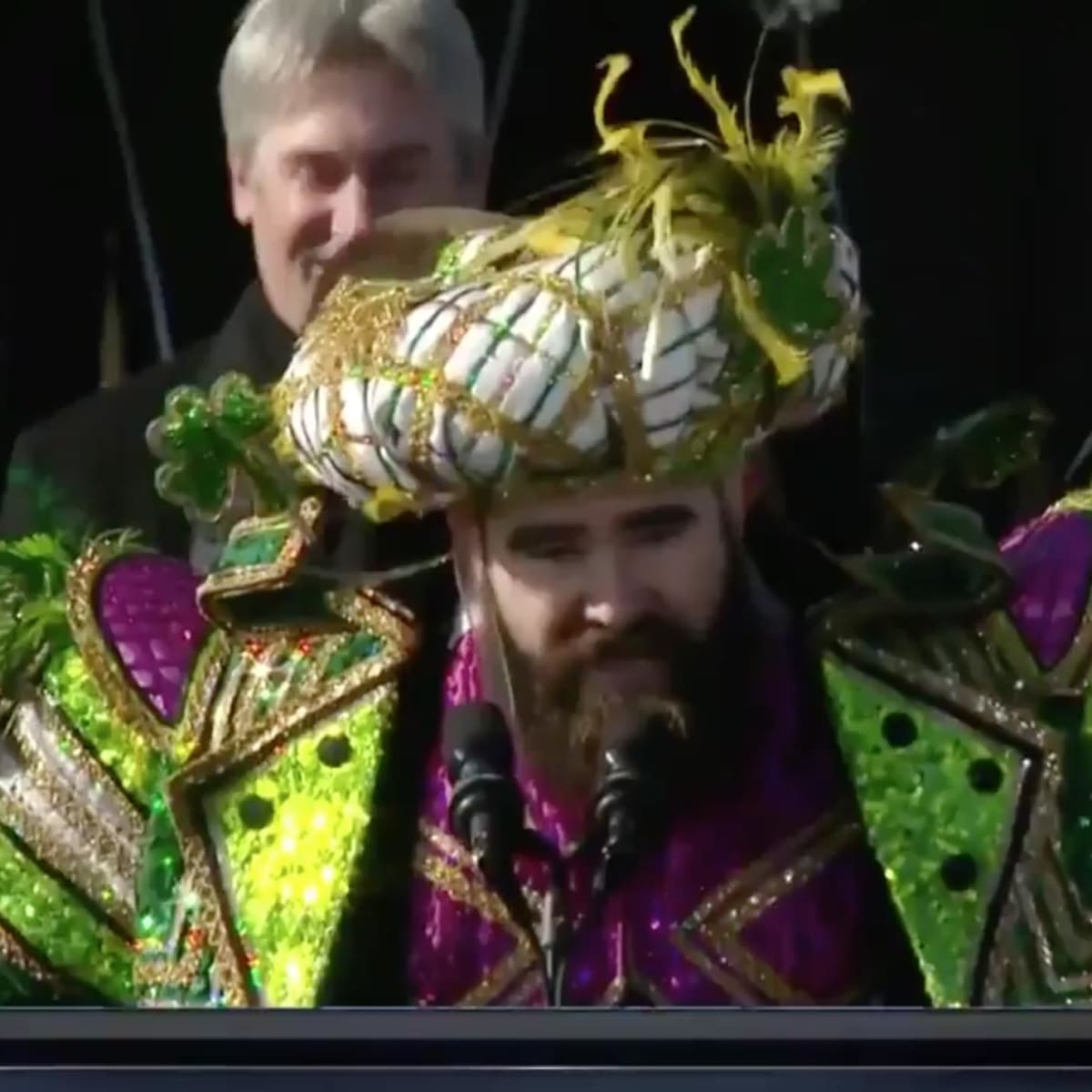 Jason Kelce Rides a Police Bike During Philadelphia Eagles Homecoming  Parade - video Dailymotion