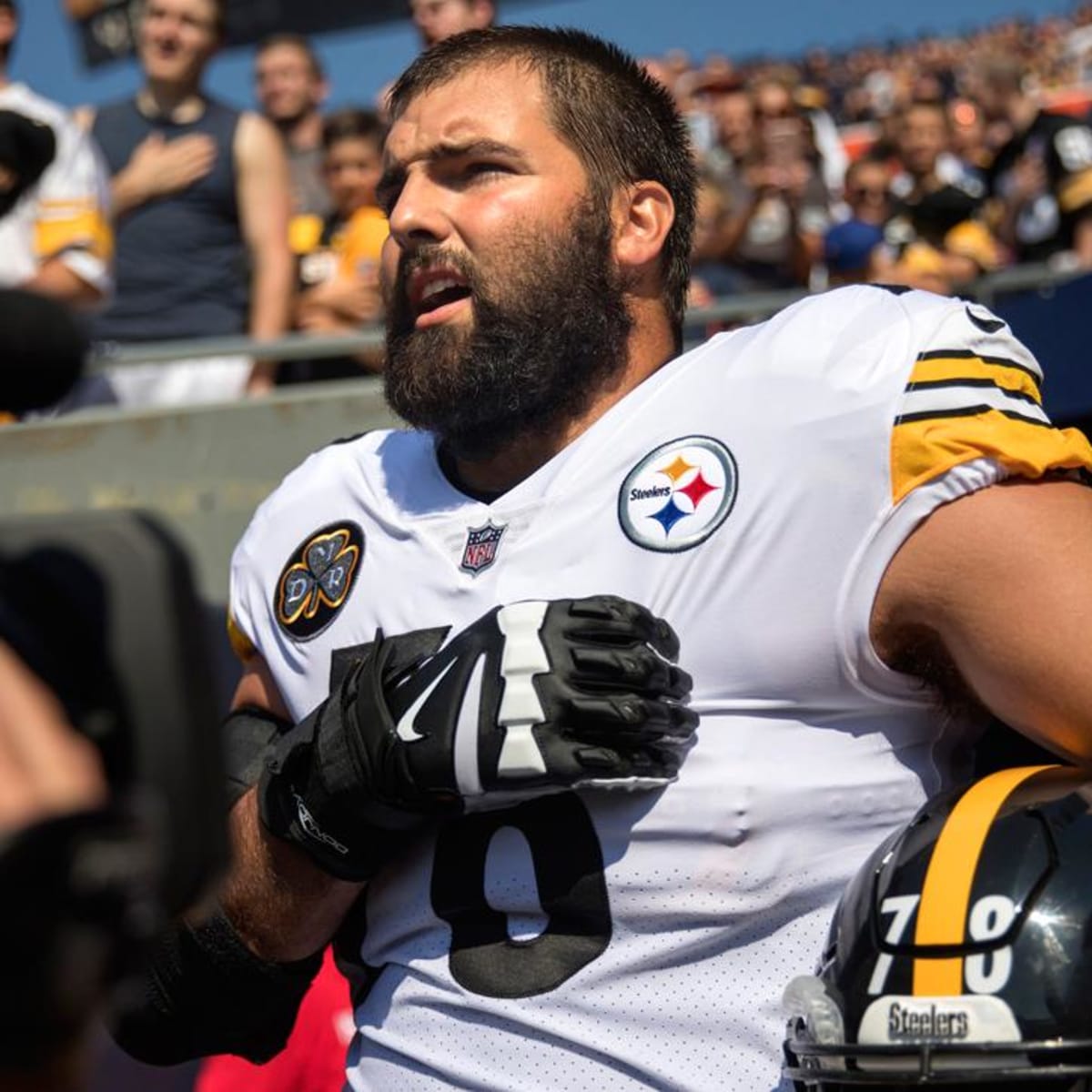 Pittsburgh Steeler and former Army Ranger Alejandro Villanueva stands for  anthem by himself – The Denver Post