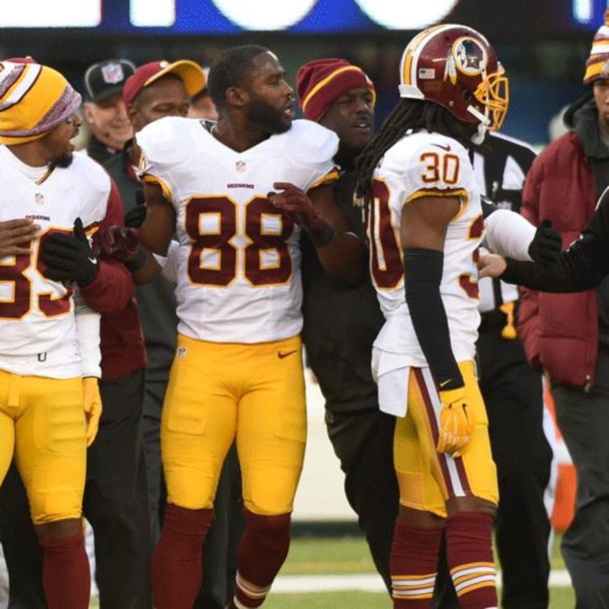 Washington Redskins Santana Moss, with a No. 21 on his jersey, catches a  10-yard pass for a first down during the 2nd quarter of game on December 2,  2007. The Redskins have