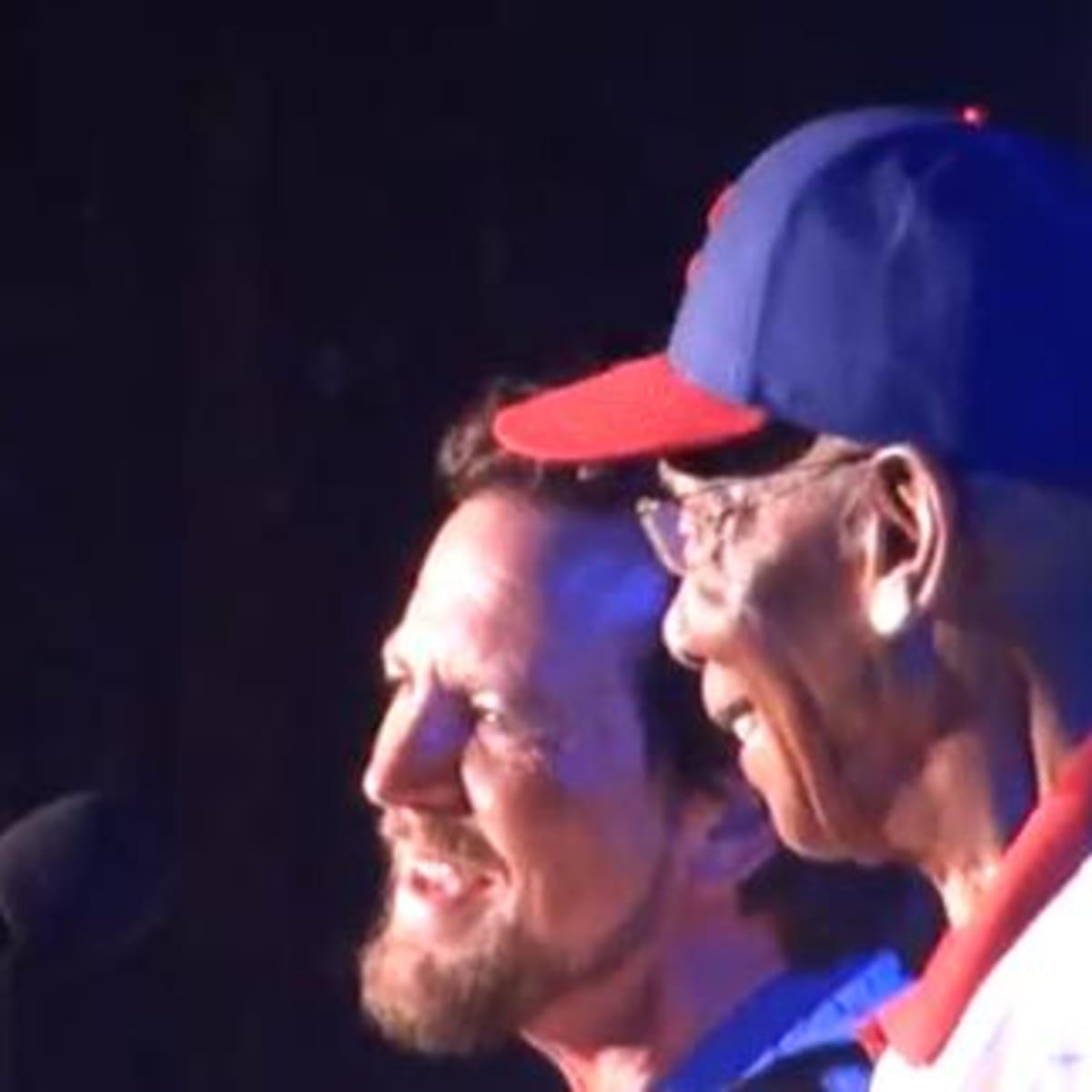 Eddie Vedder Talks Cubs, the World Series and Giving His Boyhood Mitt to  Ernie Banks – Billboard