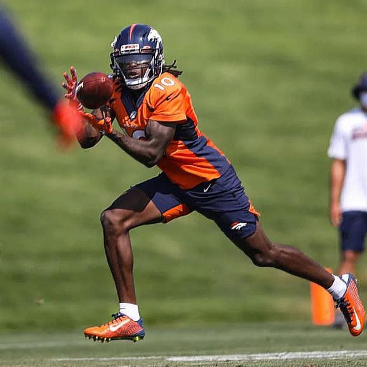 Broncos' Jerry Jeudy makes his mark in community with youth football camp