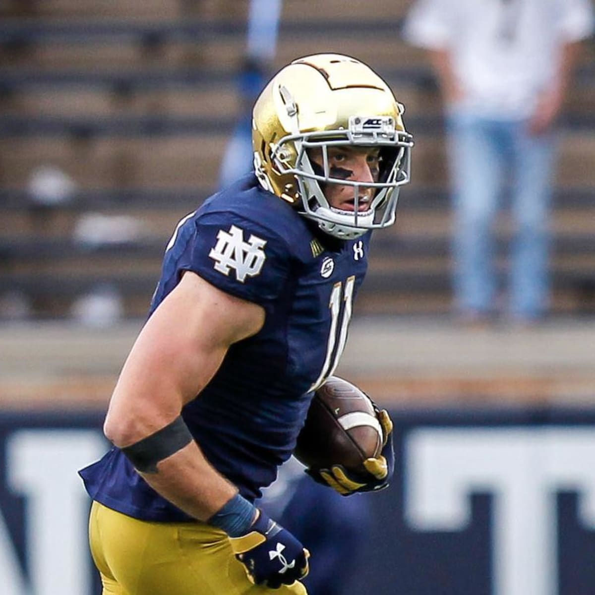 BOOM. Northwestern WR graduate transfer Ben Skowronek has committed to  Notre Dame. He took an official visit following The Echoes…