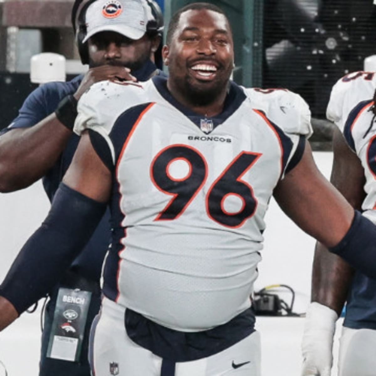 Shelby Harris agrees to 3-year deal to stay with Denver Broncos – The  Durango Herald