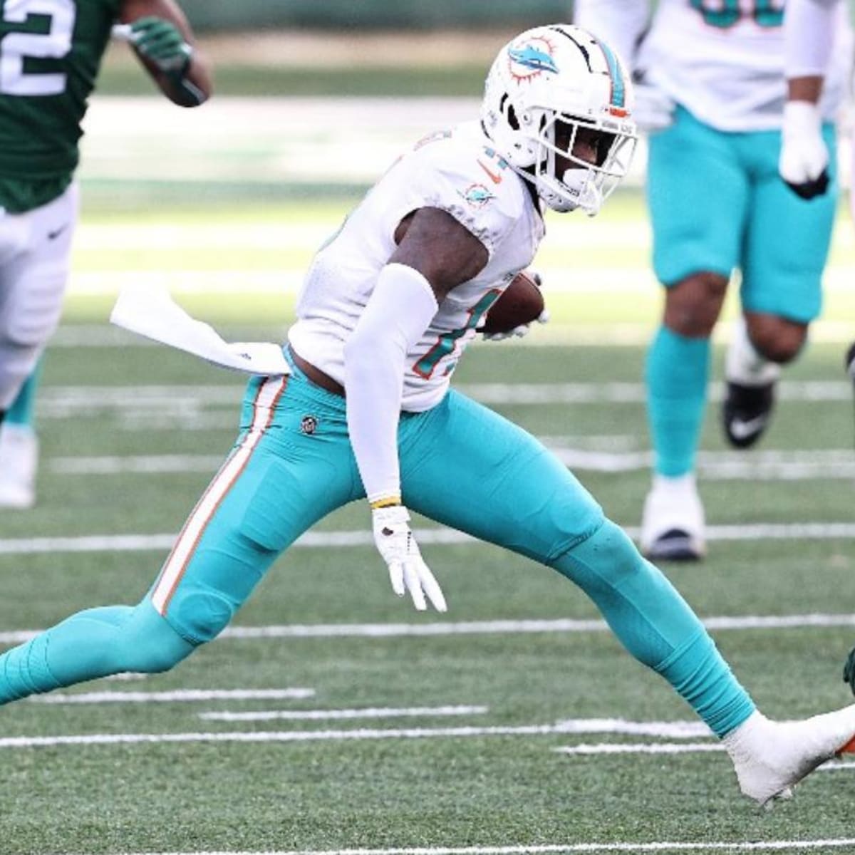 Patriots news: New England lands DeVante Parker in trade with Dolphins