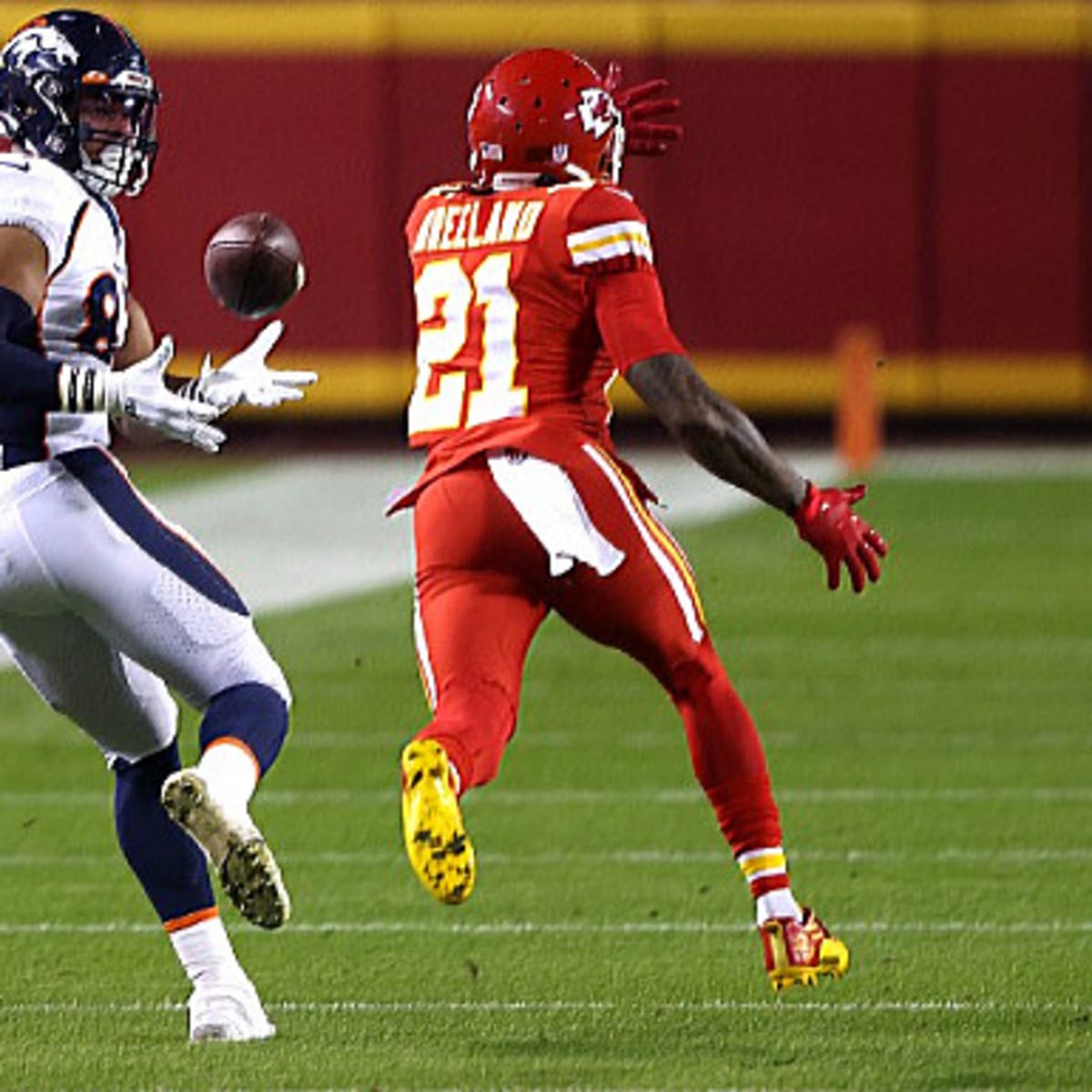 Vic Fangio Explains Why Denver Broncos 'Had a Hard Time' Covering Chiefs TE  Travis Kelce - Sports Illustrated Mile High Huddle: Denver Broncos News,  Analysis and More