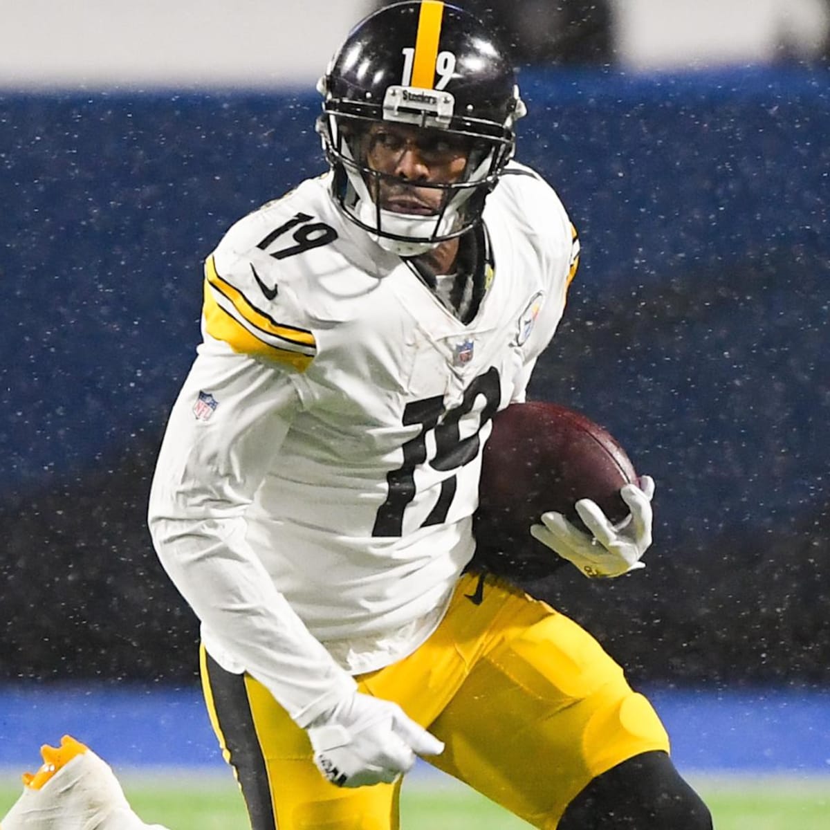 JuJu Smith-Schuster agrees to one-year deal to return to Steelers