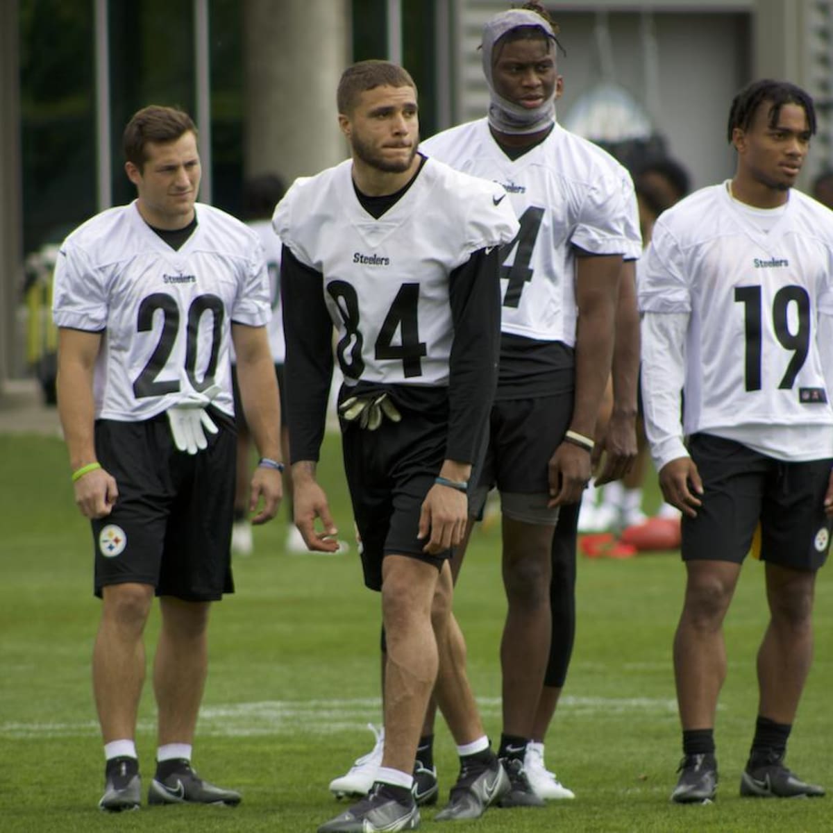 Pittsburgh Steelers tight end Connor Heyward (83) performs drills during an  NFL football practice at rookie minicamp, Friday, May 13, 2022, in  Pittsburgh. (AP Photo/Keith Srakocic Stock Photo - Alamy