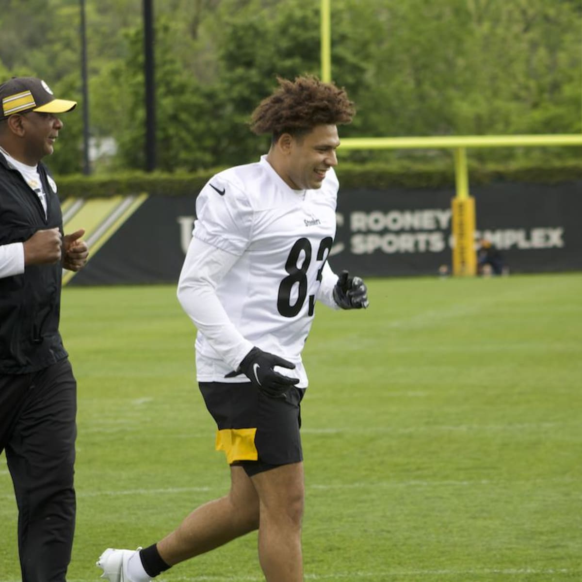 Steelers Connor Heyward Works On TE Basics with Alfredo Roberts