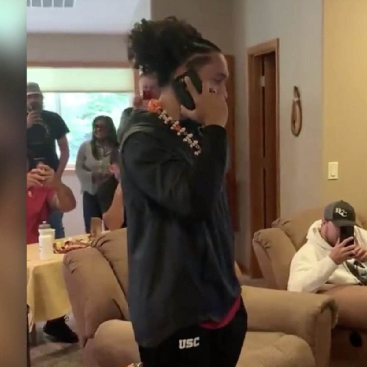 WATCH: Talanoa Hufanga Gets Draft Call from 49ers, Erupts in Emotion -  Sports Illustrated USC Trojans News, Analysis and More