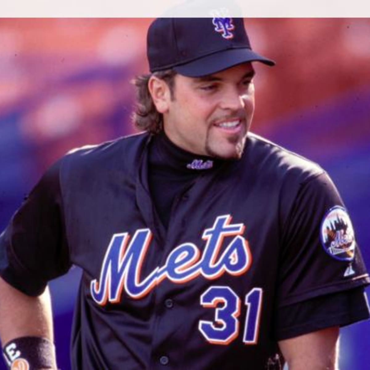 A Detailed Look at the Mets' Black Throwbacks