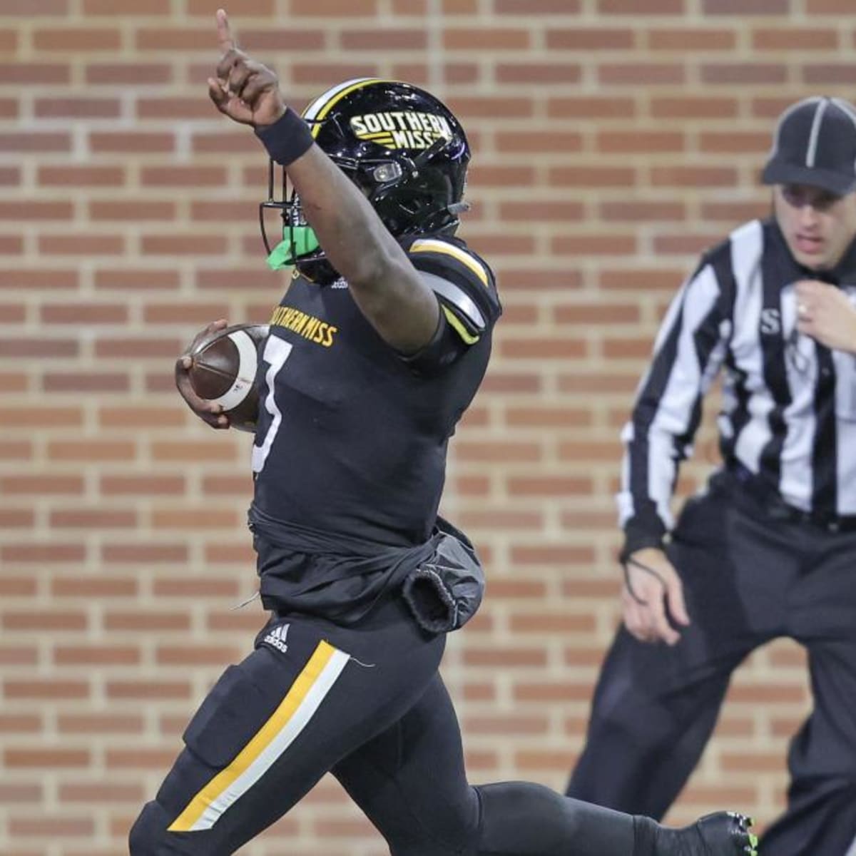 Frank Gore Jr. has a record-breaking night for Southern Miss 