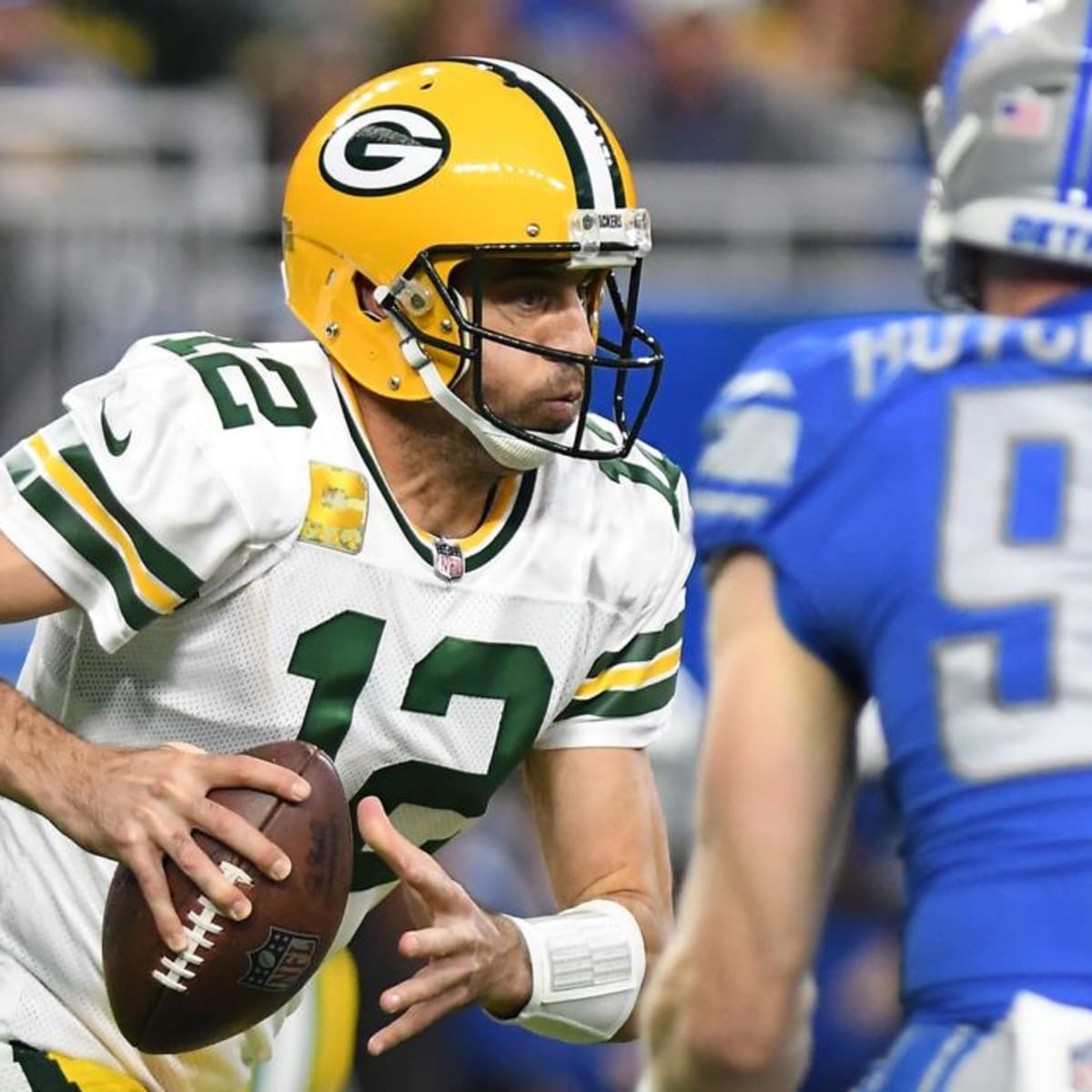 Aaron Rodgers throws 4 TD passes in the snow as the Green Bay