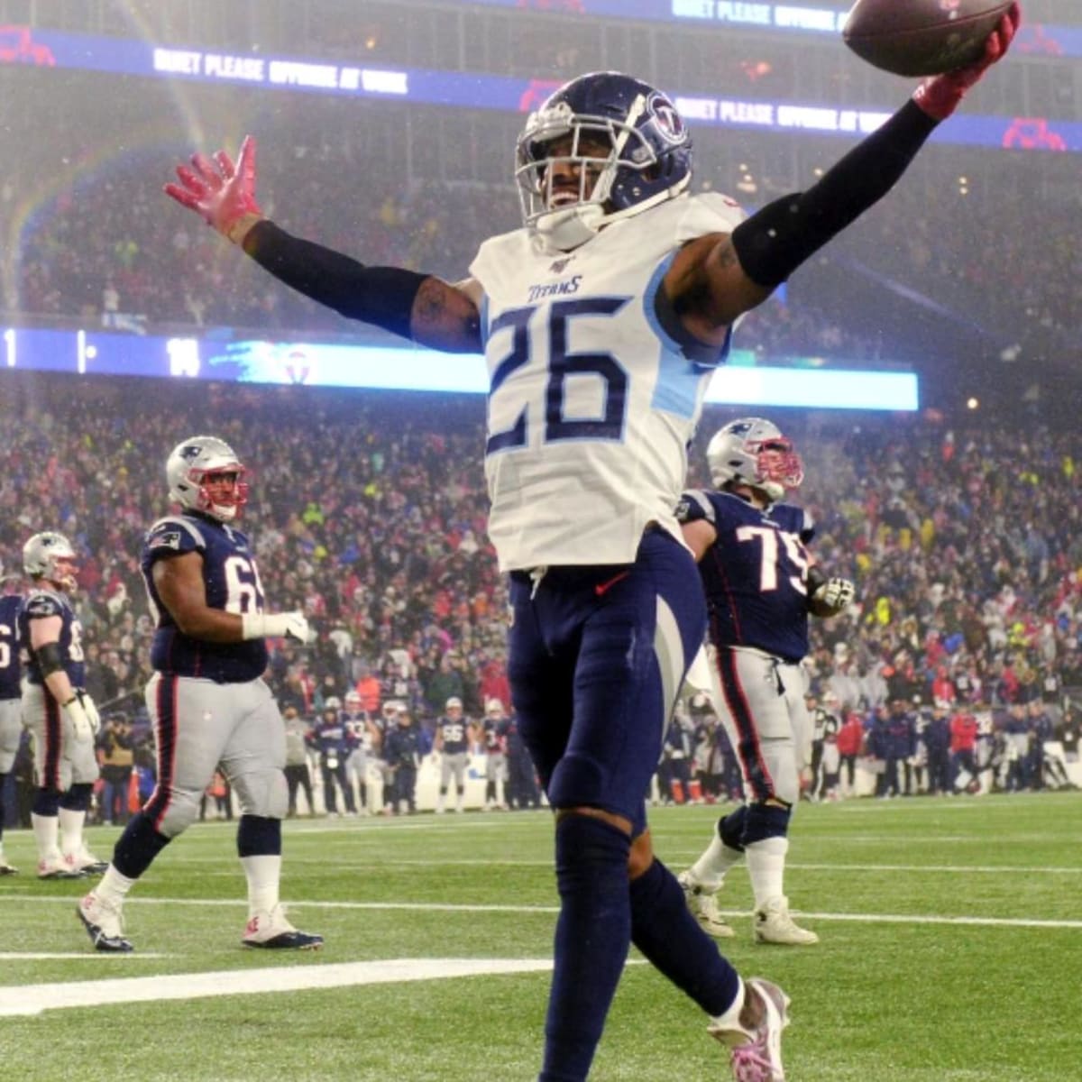 Photo: New England Patriots Tom Brady throws a pass at MetLife Stadium in  New Jersey - NYP20111113103 