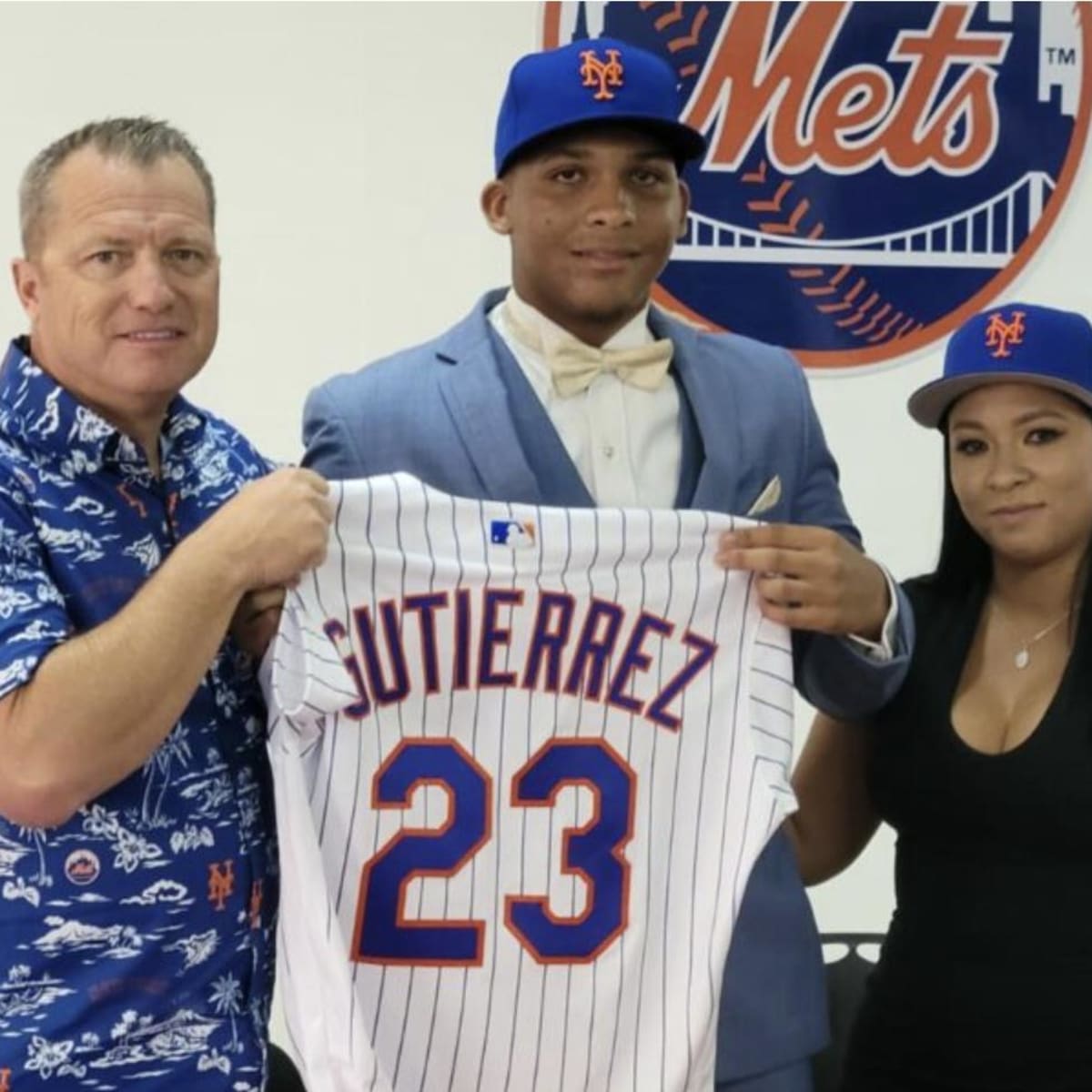 New York Mets Unveil New Alt Cap at Press Conference – SportsLogos