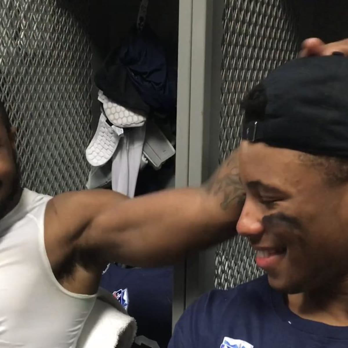 Saquon Barkley, Miles Sanders swap jerseys after Sanders helps