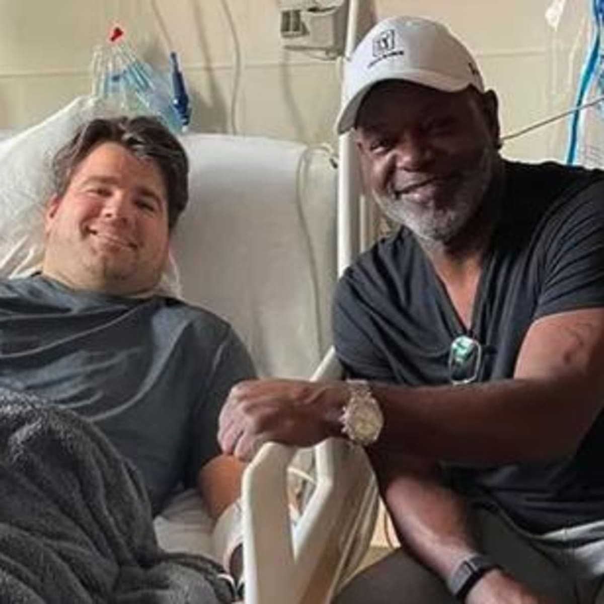 Look: Emmitt Smith Visited Peyton Hillis In Hospital - The Spun: What's  Trending In The Sports World Today