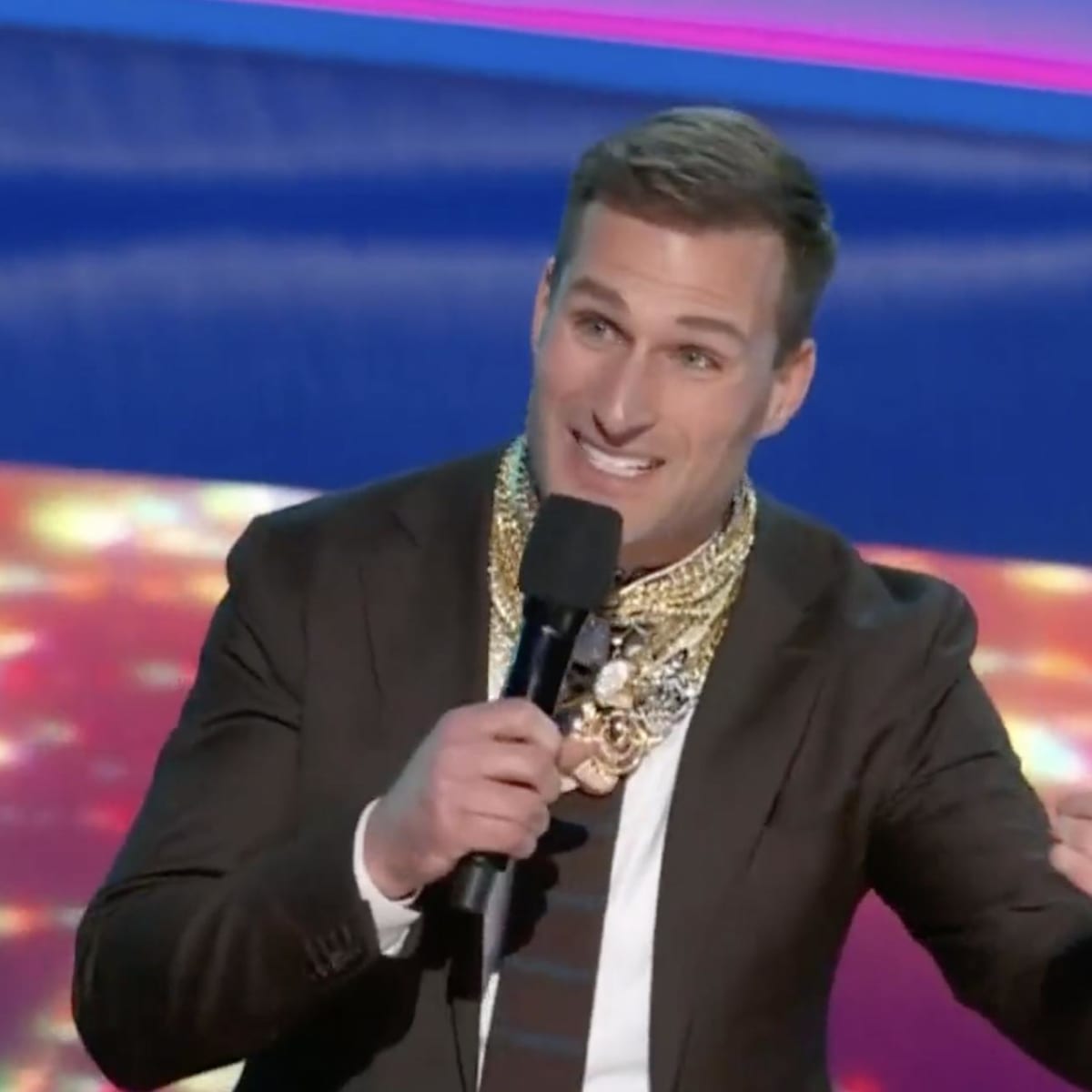 Sunday Night Football on NBC on X: Kirk Cousins had to bring the chains to  #NFLHonors. 