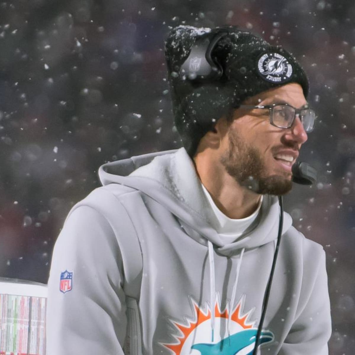 Why Mike McDaniel wears a sweatshirt during Miami Dolphins practice