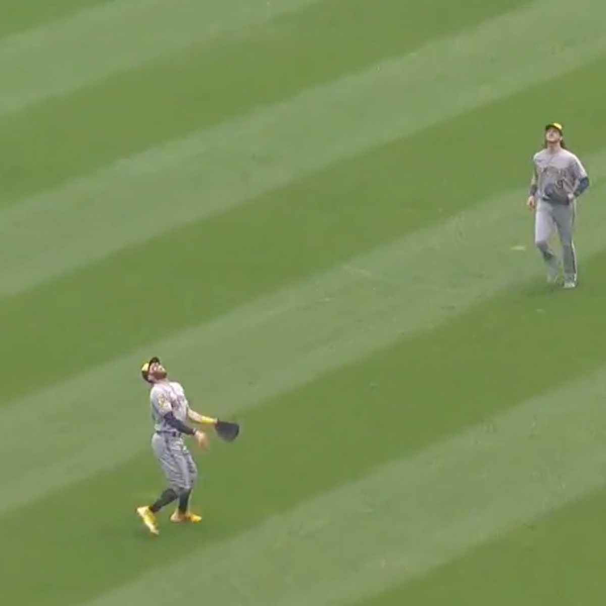 Watch: Brewers lose Joey Gallo pop-up in smoky Minnesota sky - Sports  Illustrated Minnesota Sports, News, Analysis, and More