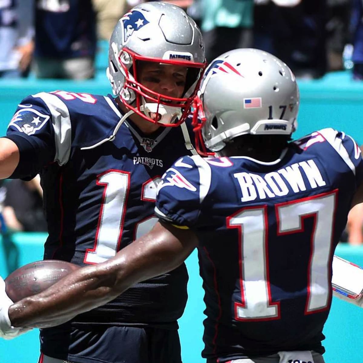 New England Patriots: Tom Brady wants to play with Antonio Brown
