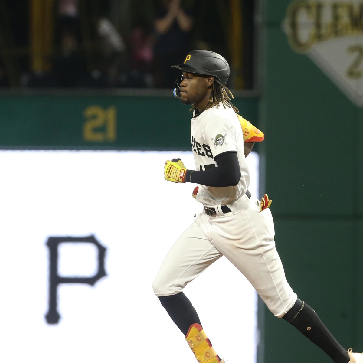 Pirates gush over Oneil Cruz's incredible throw to first base