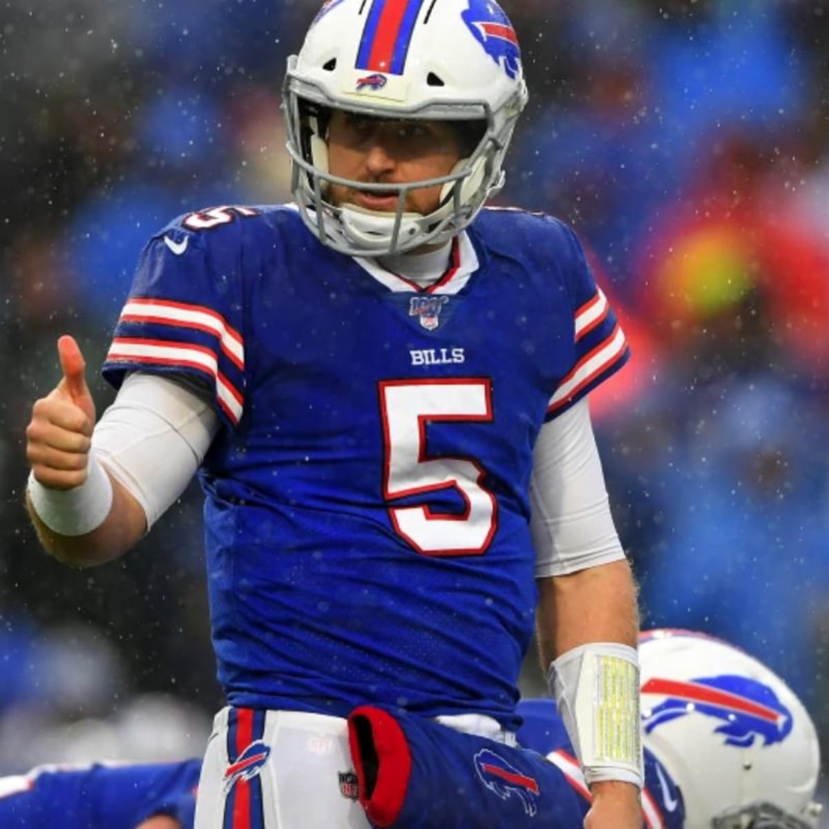 Buffalo Bills quarterback Matt Barkley booms 53-yard punt