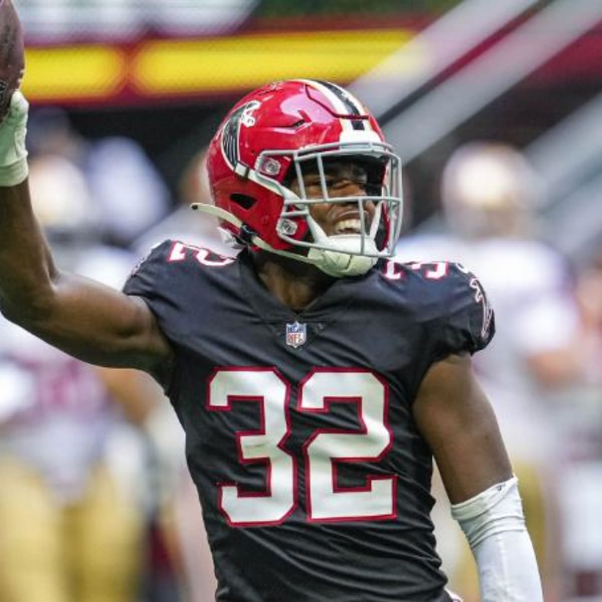 Atlanta Falcons safety Jaylinn Hawkins (32) works against the Chicago Bears  during the second half of an NFL football game, Sunday, Sept. 27, 2020, in  Atlanta. (AP Photo/John Bazemore Stock Photo - Alamy