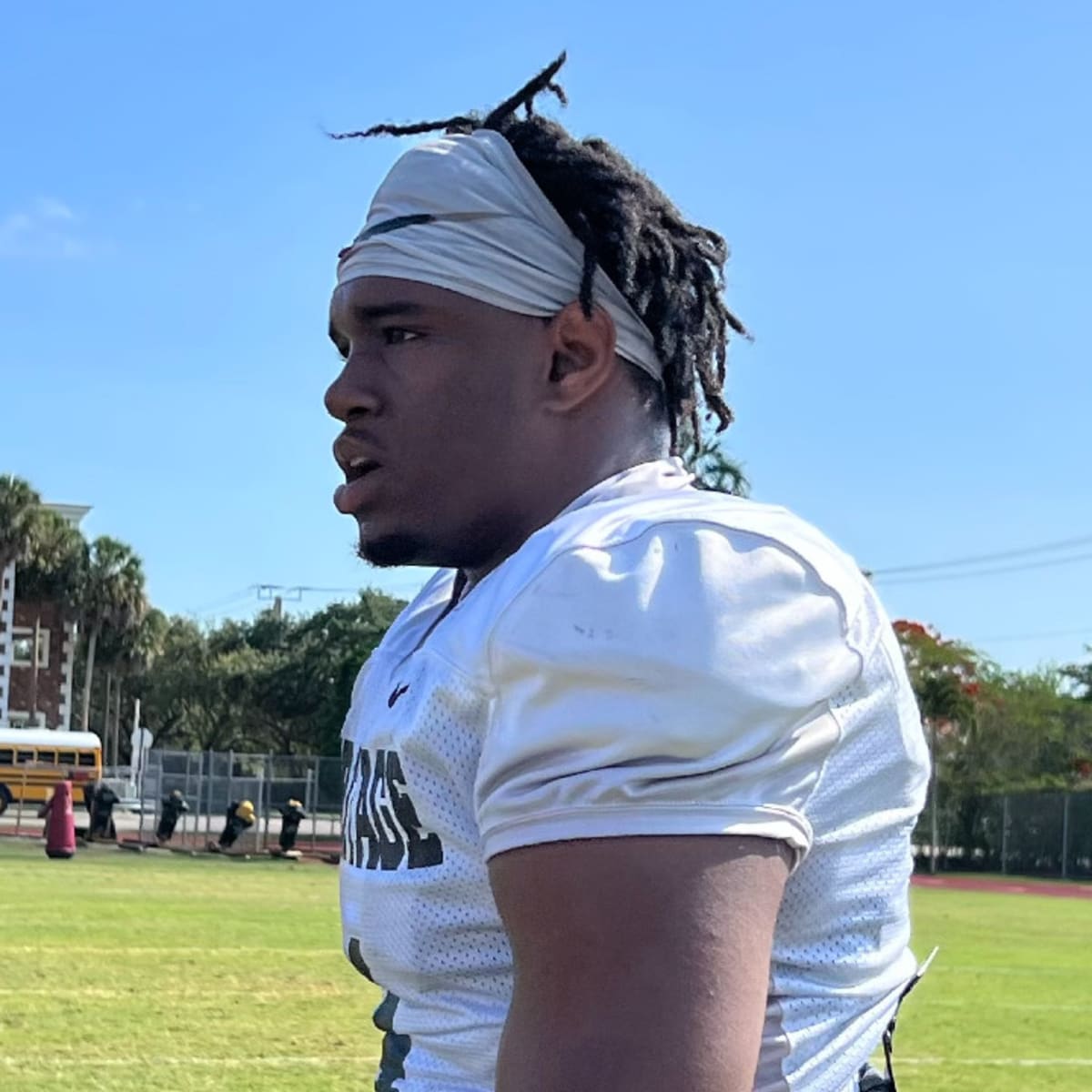 Samson Okunlola, 5-star offensive tackle, commits to Miami Hurricanes;  Recruiting class jumps to No. 3 nationally - Sports Illustrated High School  News, Analysis and More