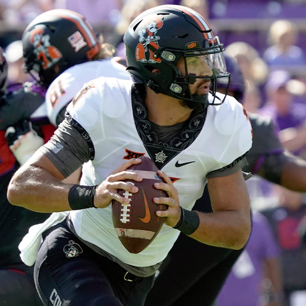 Sanders Throws 2 TD Passes, No. 11 Oklahoma State Tops West