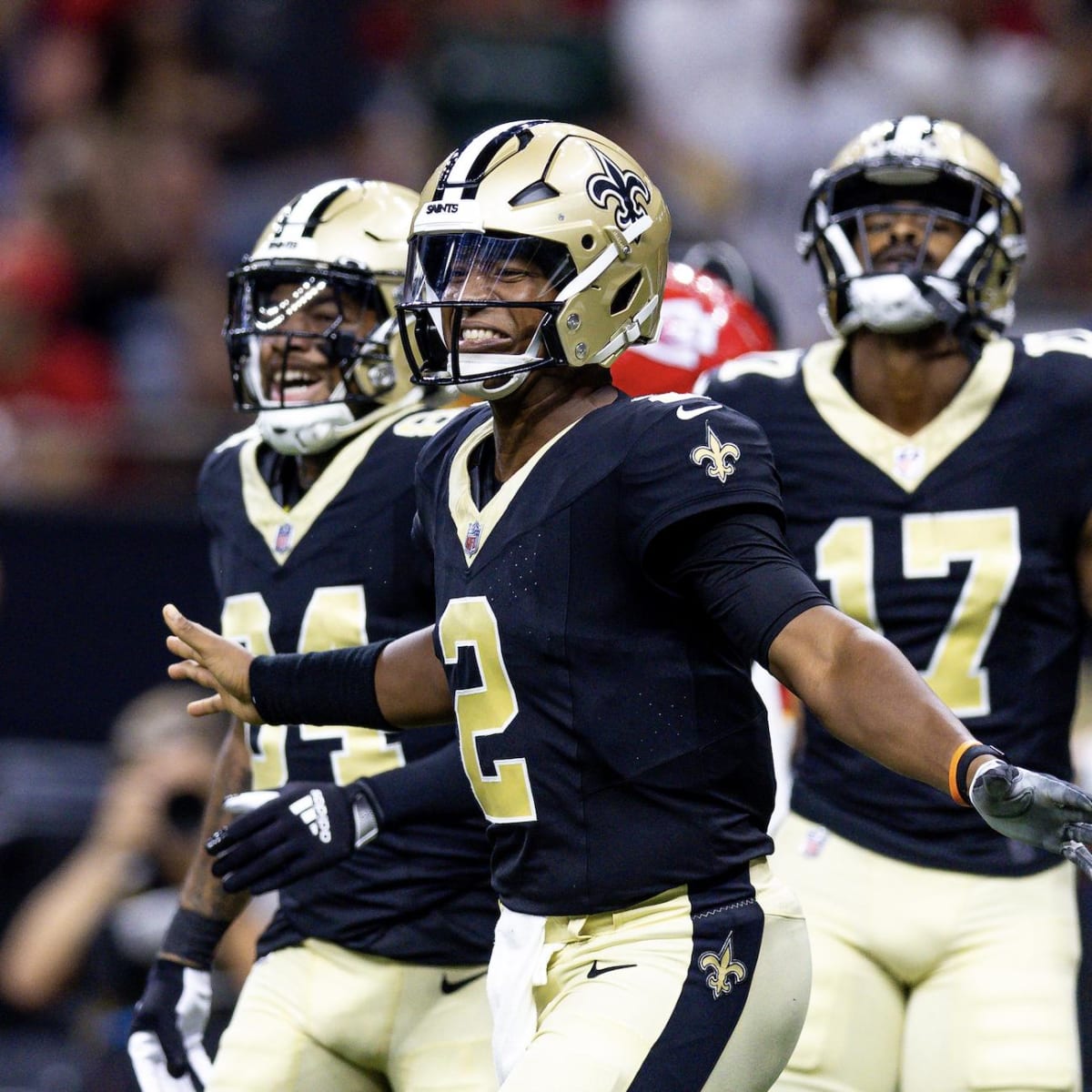 Jameis Winston efficient in brief debut for New Orleans Saints