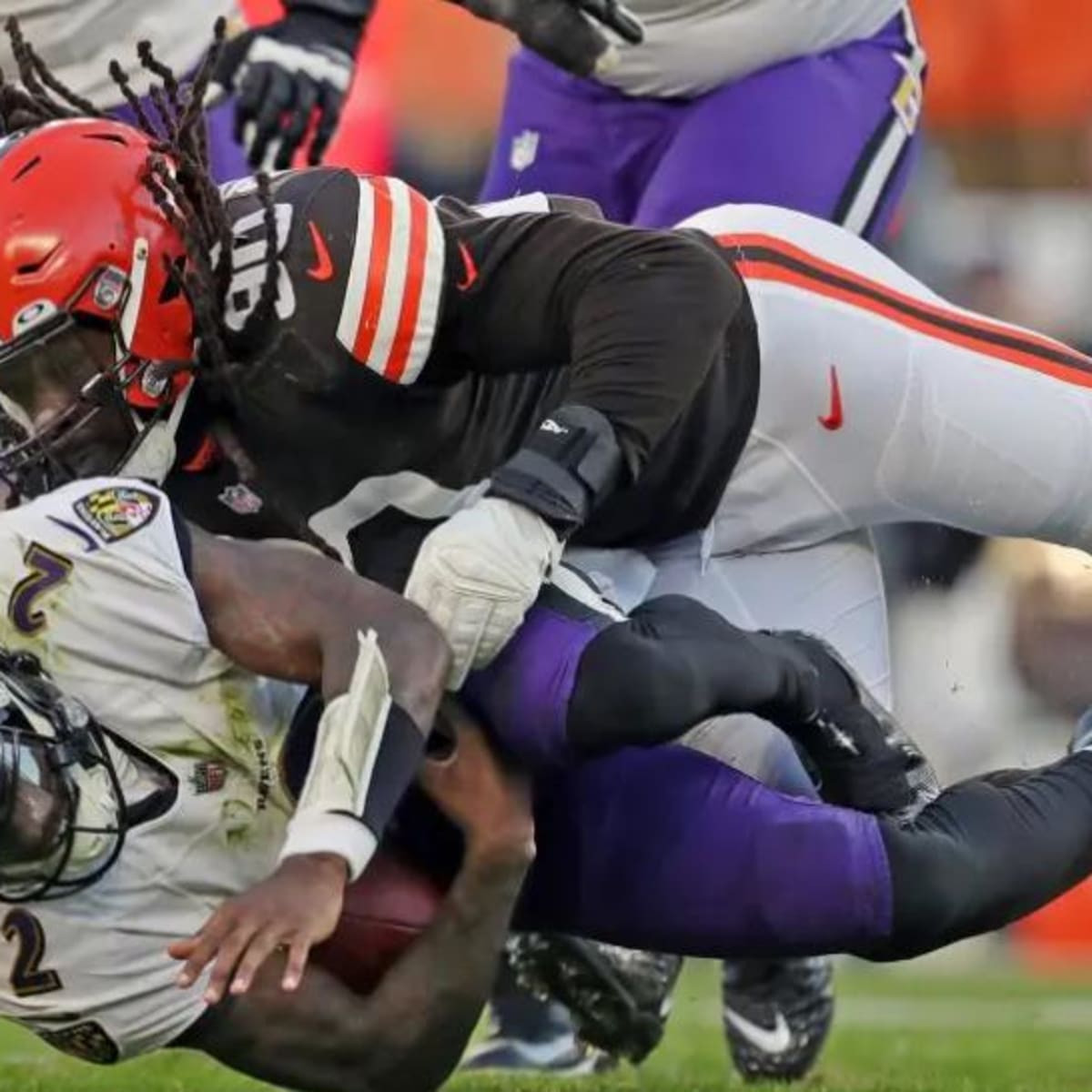 Jadeveon Clowney discusses why he chose to sign with Ravens - CBS Baltimore